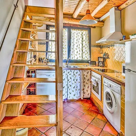 Dom wakacyjny Nice In With Wifi, 4 Bedrooms And Outdoor Swimming Pool